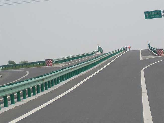 宜昌高速公路护栏的材质与规格